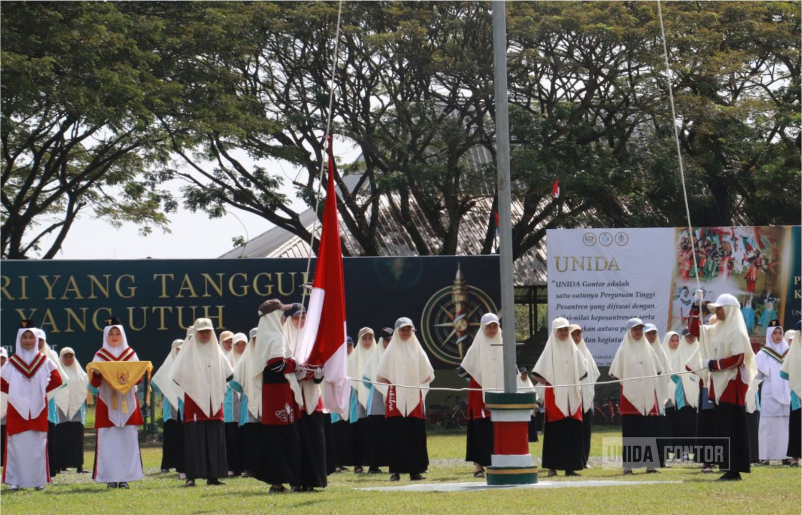 Pelaksanaan gladi bersih PPKA 2026 UNIDA Gontor di Lapangan Utama Gontor Putri 1.