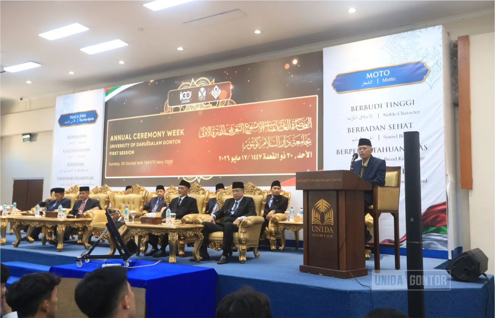 Kuliah Umum Babak I Khutbatul Arsy UNIDA Gontor di Gedung Terpadu bersama pimpinan, dosen, dan mahasiswa