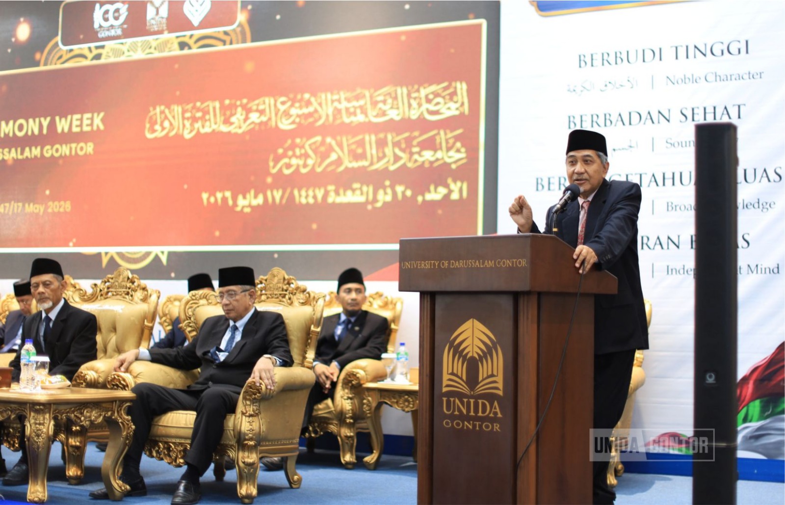 Kuliah Umum Babak I Khutbatul Arsy UNIDA Gontor di Gedung Terpadu bersama pimpinan, dosen, dan mahasiswa