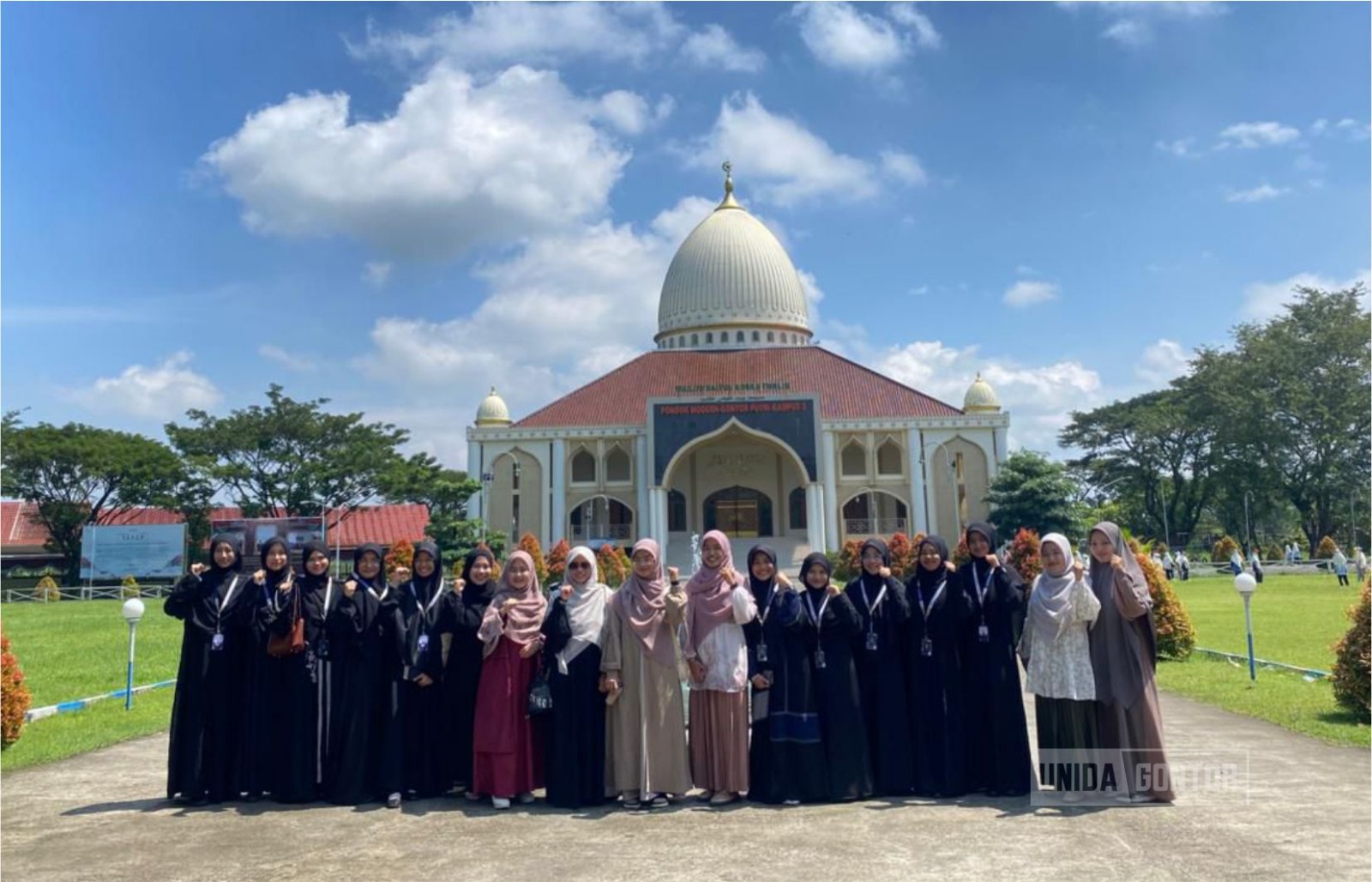 MAIK delegation visiting UNIDA Gontor Class C for Arabic language learning exchange program.