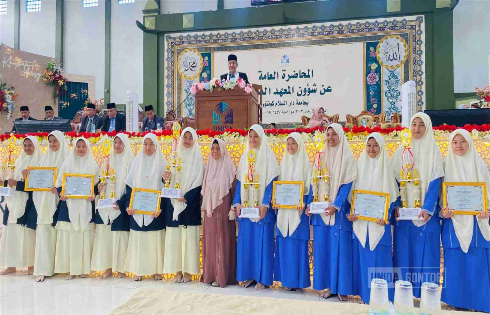 Mahasiswi Program Studi Pendidikan Bahasa Arab menerima penghargaan Juara 1 LKBB PKA 2026 di Lapangan Gontor Putri 1