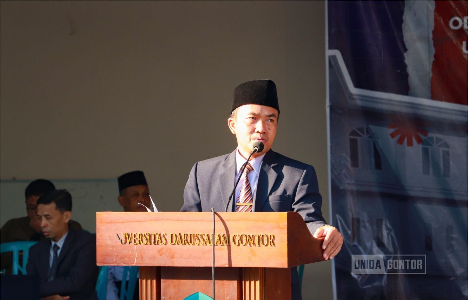 Pembukaan UTS mahasiswi Kelas C berlangsung khidmat di lapangan kampus