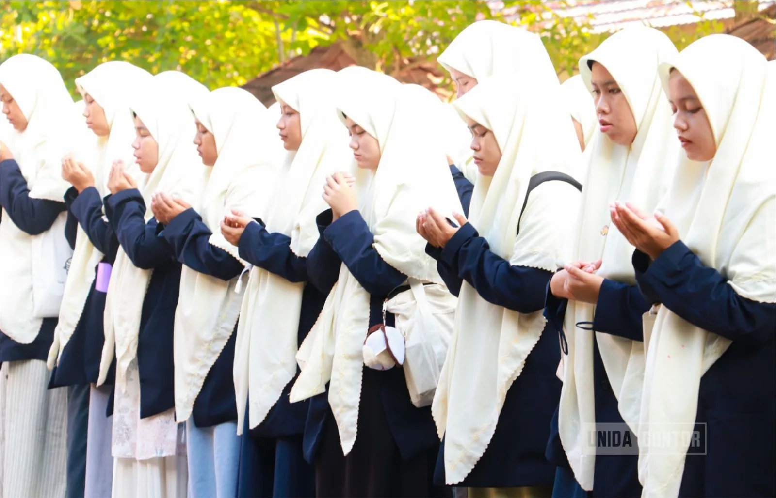 Pembukaan UTS mahasiswi Kelas C berlangsung khidmat di lapangan kampus