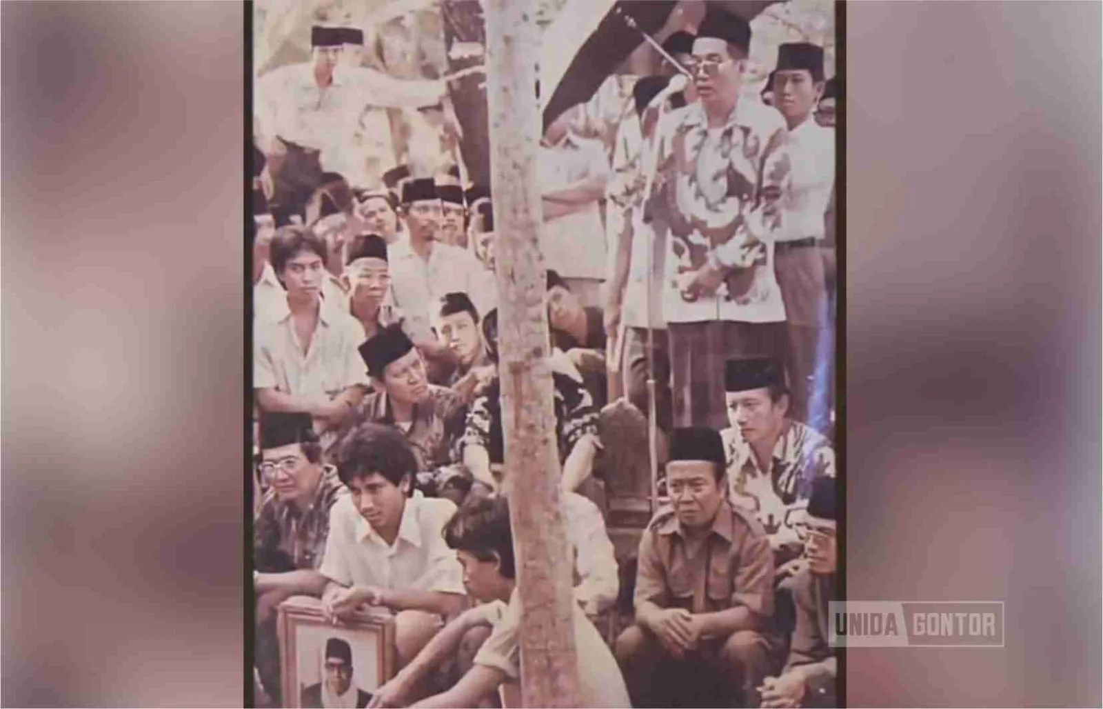 K.H. Imam Zarkasyi dan K.H. Yusuf Hasyim sebagai tokoh pembaru pendidikan pesantren Gontor dan Tebuireng