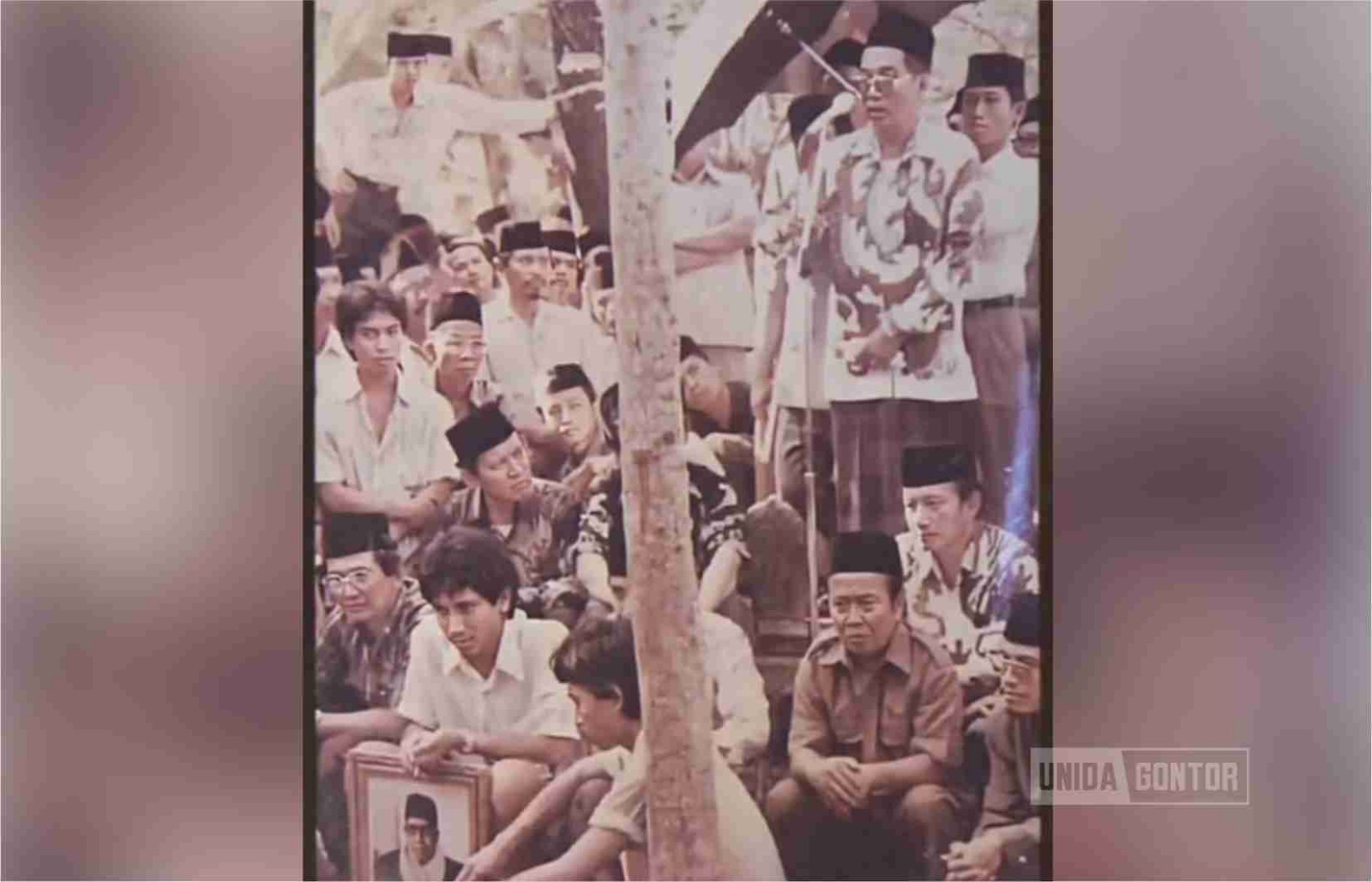 K.H. Imam Zarkasyi dan K.H. Yusuf Hasyim sebagai tokoh pembaru pendidikan pesantren Gontor dan Tebuireng
