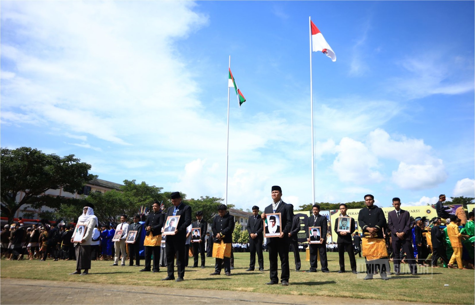Mahasiswa UNIDA Gontor menampilkan pertunjukan budaya kolosal dalam Khutbatul Arsy 2026