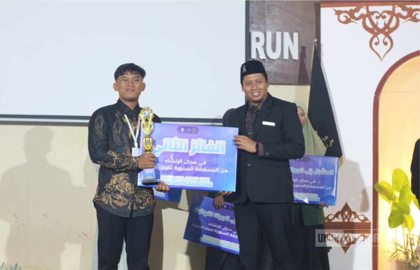 Mahasiswa SAA UNIDA Gontor Muhammad Galih Rakasiwi meraih Juara 2 Lomba Insya’ Nasional MUNAYA VIII di Kediri