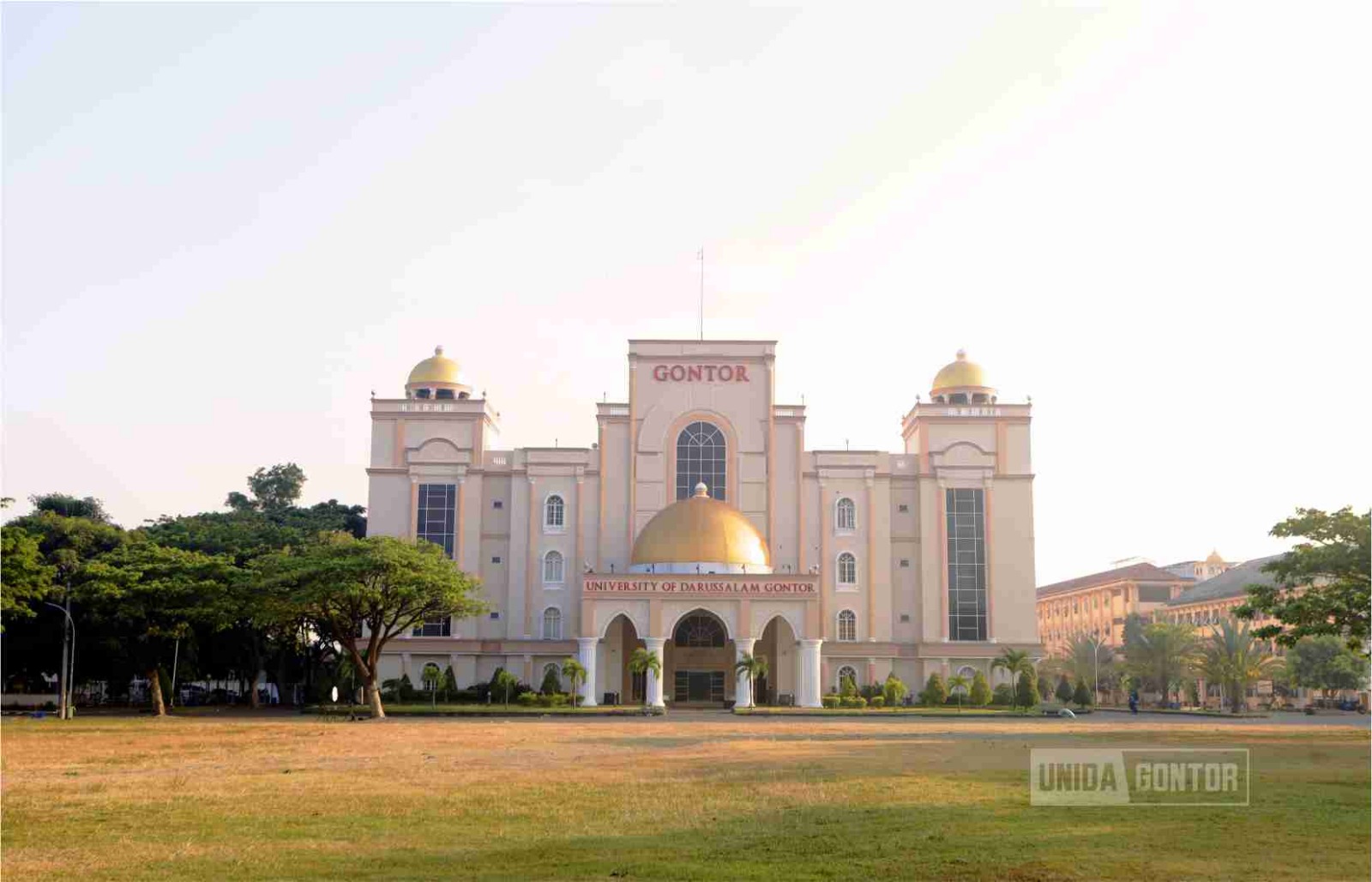 Sejarah perkembangan Universitas Darussalam Gontor dari masa awal pendirian hingga menjadi universitas