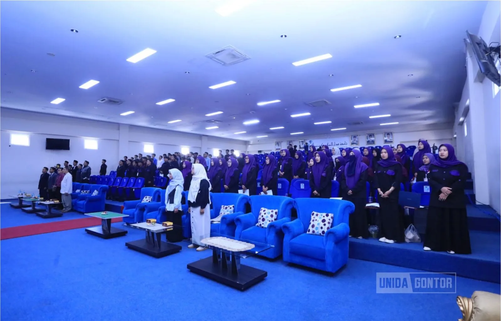 Peserta Seminar Kebahasaan bersama pengurus ITHLA’ DPW IV di Hall Lantai 4 UNIDA Gontor