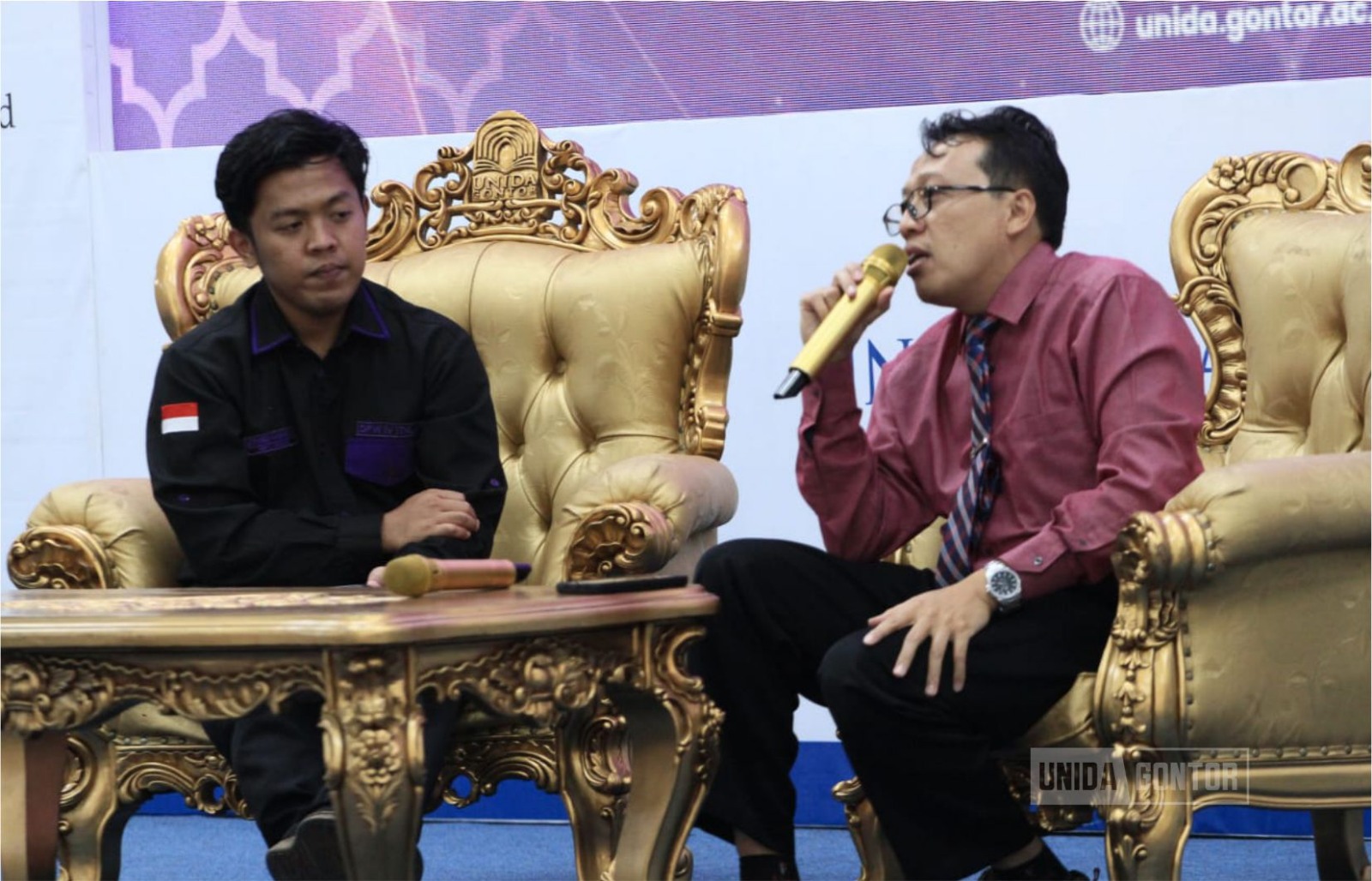 Peserta Seminar Kebahasaan bersama pengurus ITHLA’ DPW IV di Hall Lantai 4 UNIDA Gontor
