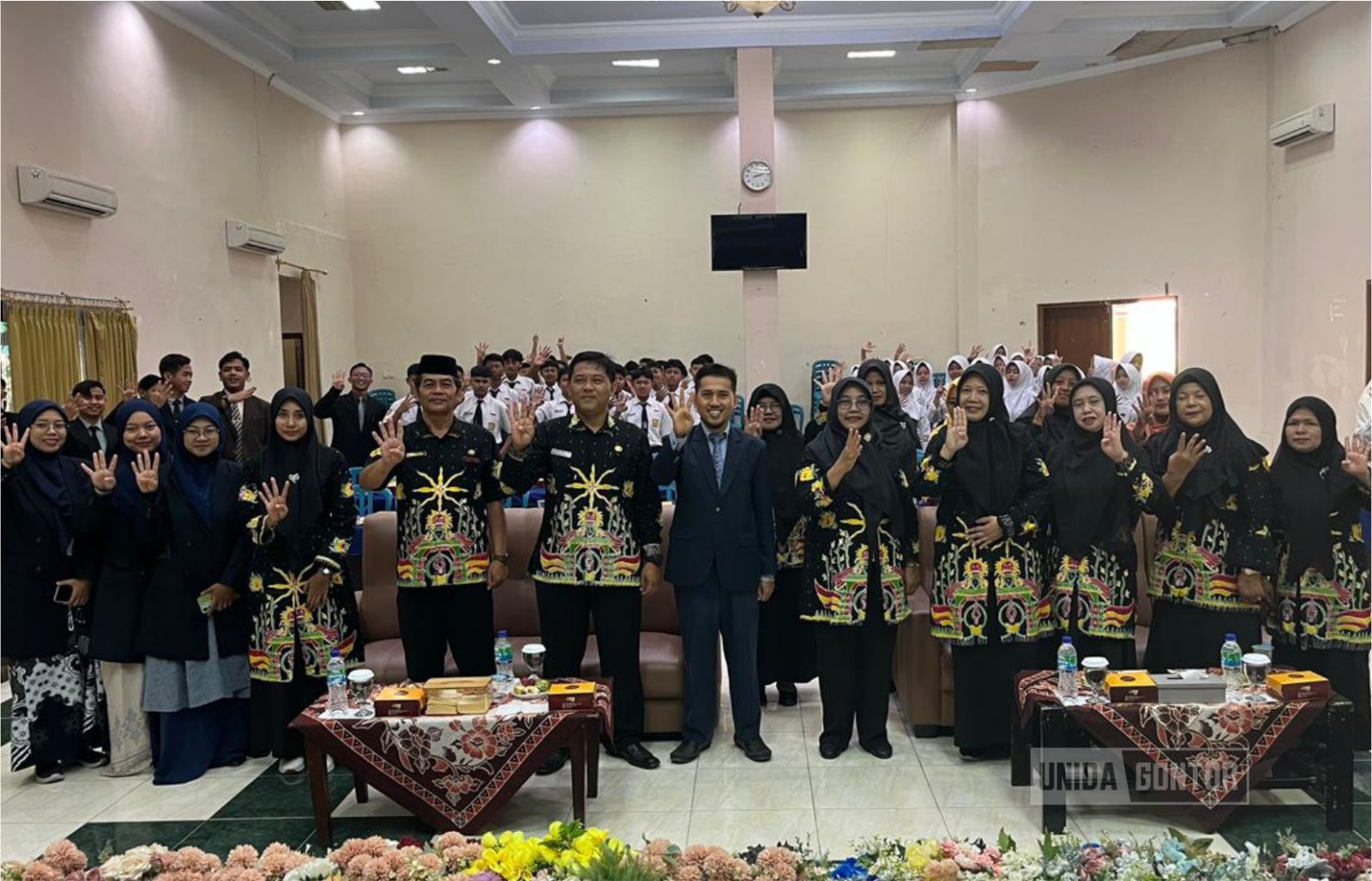 Siswa SMPN 4 Ponorogo mengikuti kegiatan English Camp di UNIDA Gontor