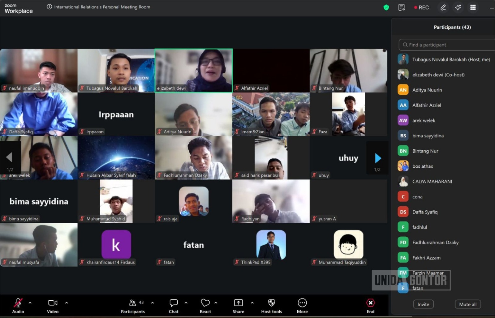 Diplomat senior Kemlu RI Elizabeth Diana Dewi saat menjadi narasumber Visiting Lecturer Ilkom UNIDA Gontor melalui Zoom Meeting