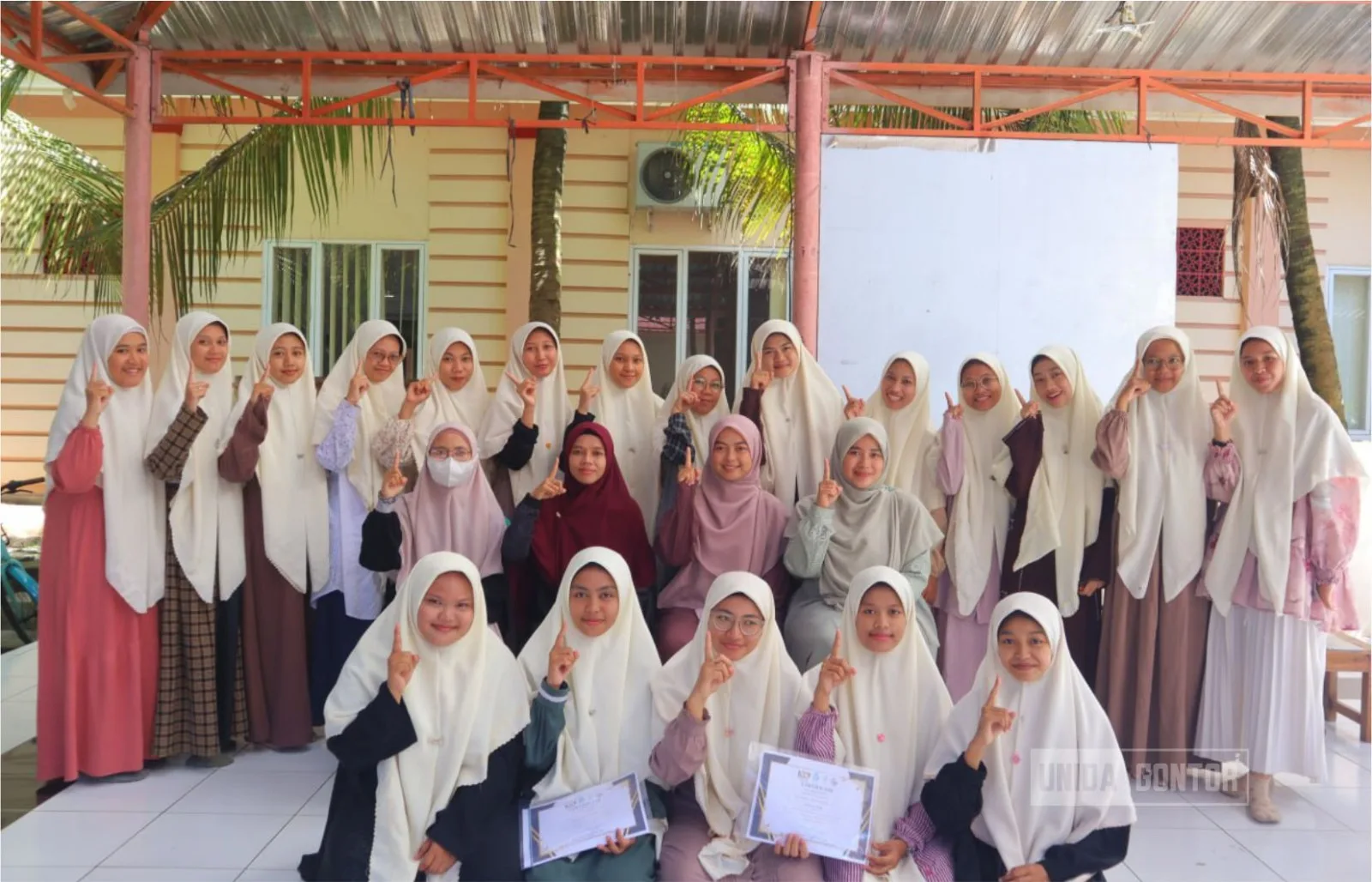 Mahasiswi PBA Fakultas Tarbiyah mengikuti Workshop Al-Ikhtibar bahasa Arab di klaster terbuka