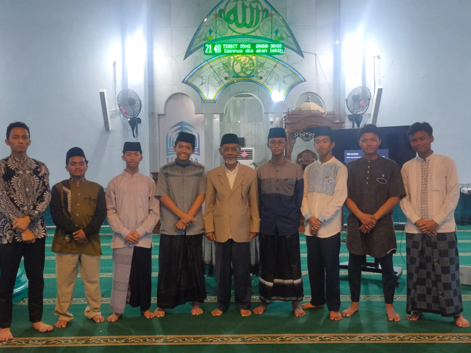 Mahasiswa UNIDA Gontor mengikuti Dauroh Imamah di Masjid Universitas Darussalam Gontor