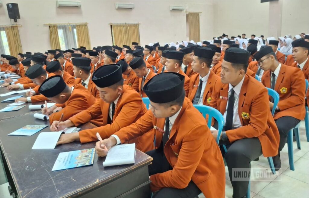 Santri Pondok Pesantren La Tansa Banten mengikuti kunjungan edukatif di UNIDA Gontor