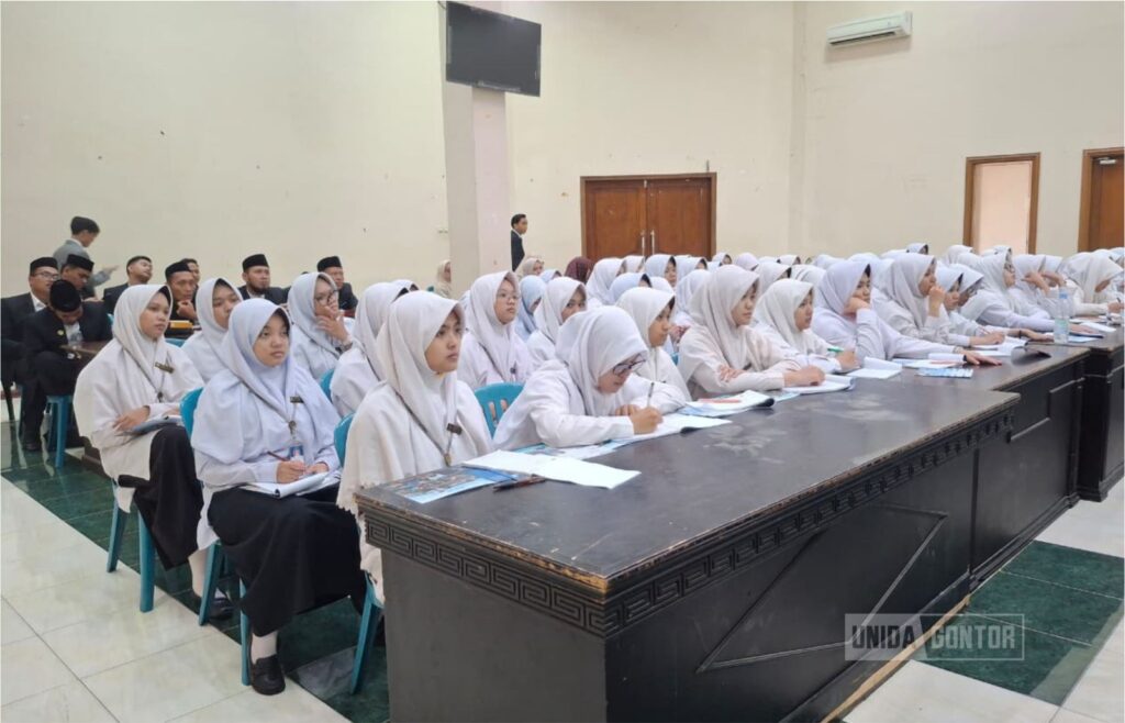 Santri Pondok Pesantren La Tansa Banten mengikuti kunjungan edukatif di UNIDA Gontor