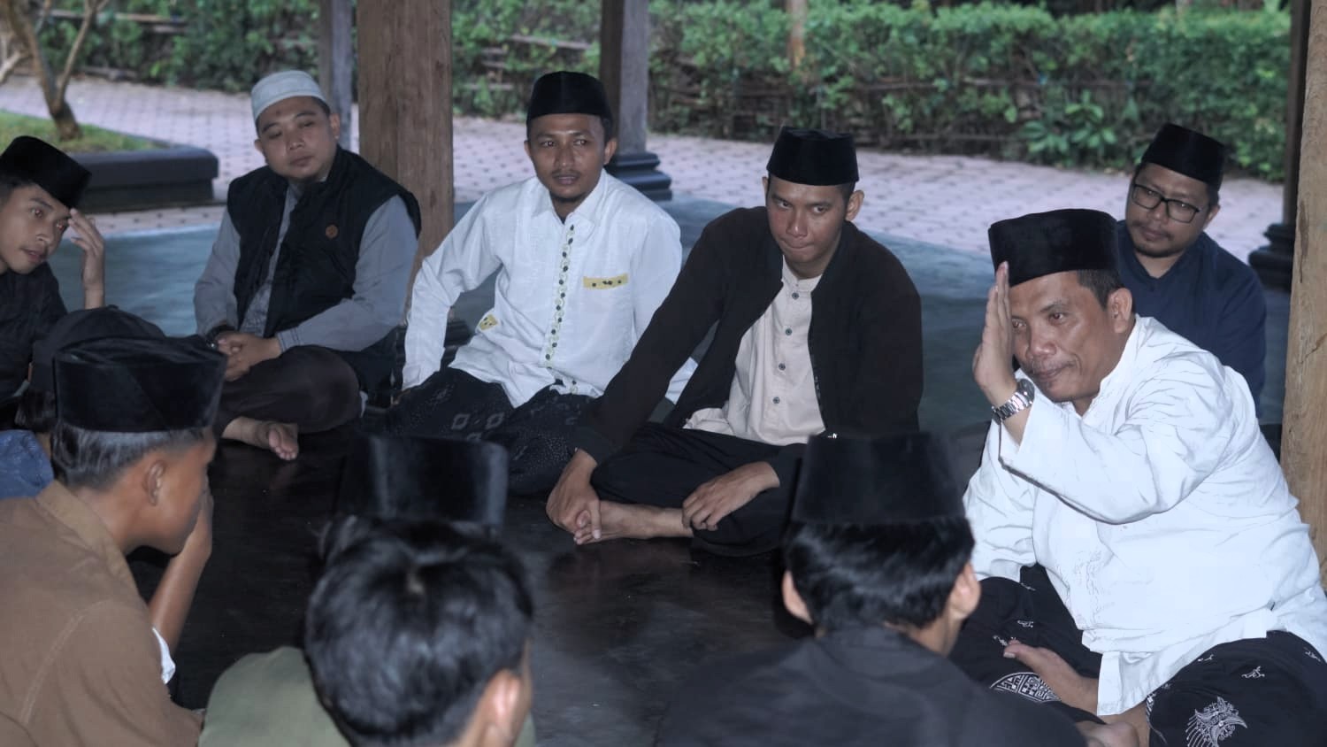 Mahasiswa SAA UNIDA Gontor melakukan kunjungan edukatif ke Situs Tegalsari