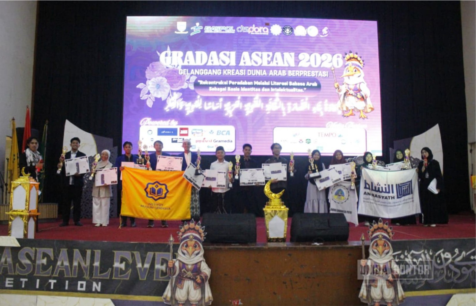 Muhammad Fatih Al-Khalil mahasiswa PBA UNIDA Gontor peraih Juara 2 Qiroatul Akhbar Tingkat ASEAN di Bandung.