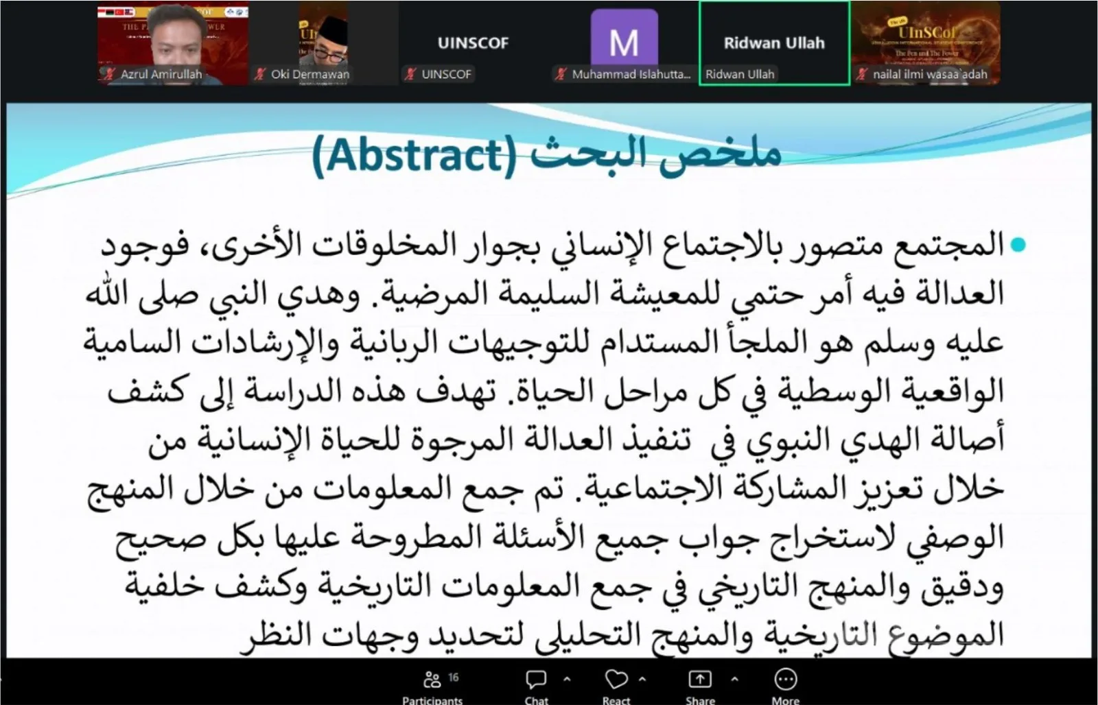Mahasiswa PMH UNIDA Gontor Muhammad Azrul Amirullah mempresentasikan penelitian tentang demokrasi pada konferensi internasional UInSCof 2026.
