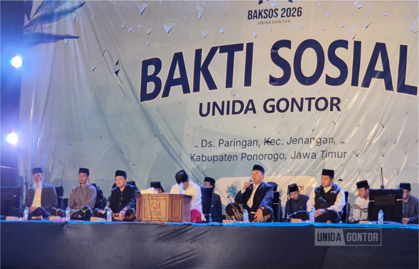Mahasiswa UNIDA Gontor bersama masyarakat mengikuti kegiatan bakti sosial di Kecamatan Jenangan Ponorogo.