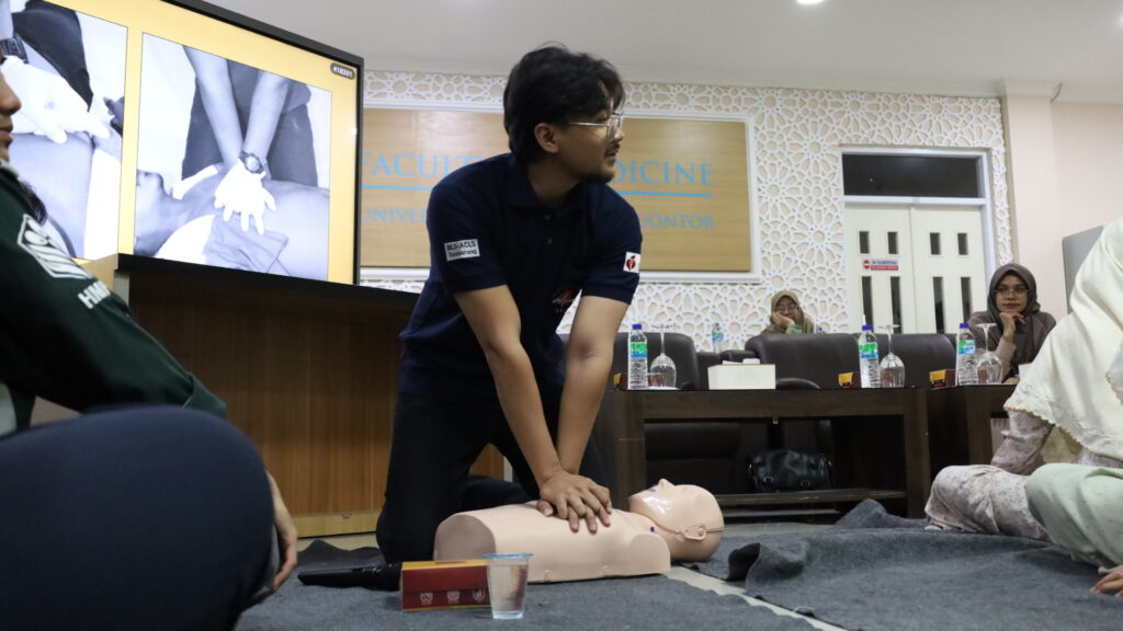 Pelatihan BLS Tingkatkan Kompetensi Kegawatdaruratan Mahasiswa Kedokteran UNIDA Gontor