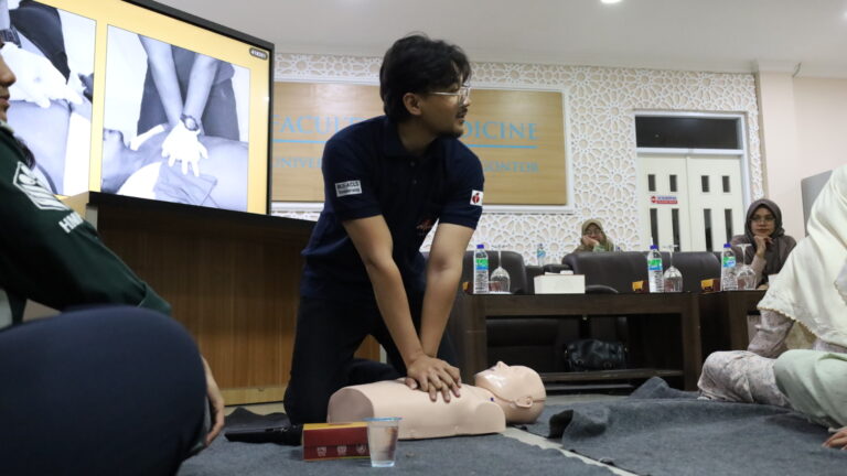 Pelatihan BLS Tingkatkan Kompetensi Kegawatdaruratan Mahasiswa Kedokteran UNIDA Gontor