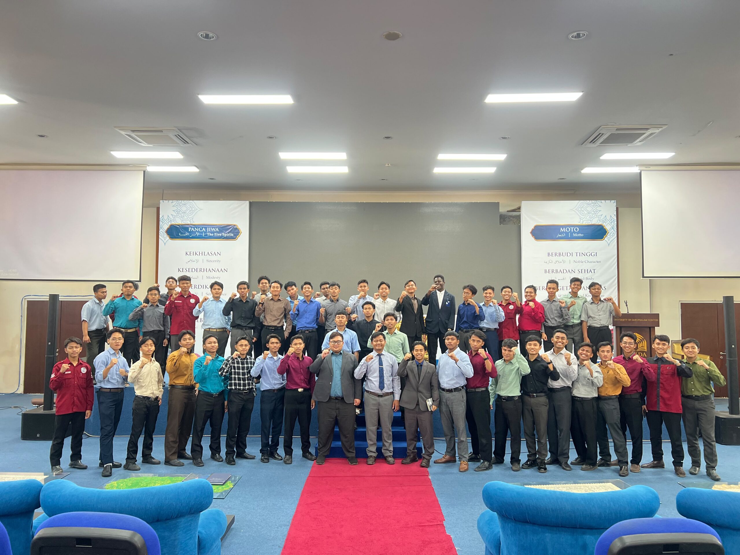 Pelatihan kepenulisan dan penggunaan AI dalam karya ilmiah mahasiswa IQT UNIDA Gontor di Hall Gedung Terpadu