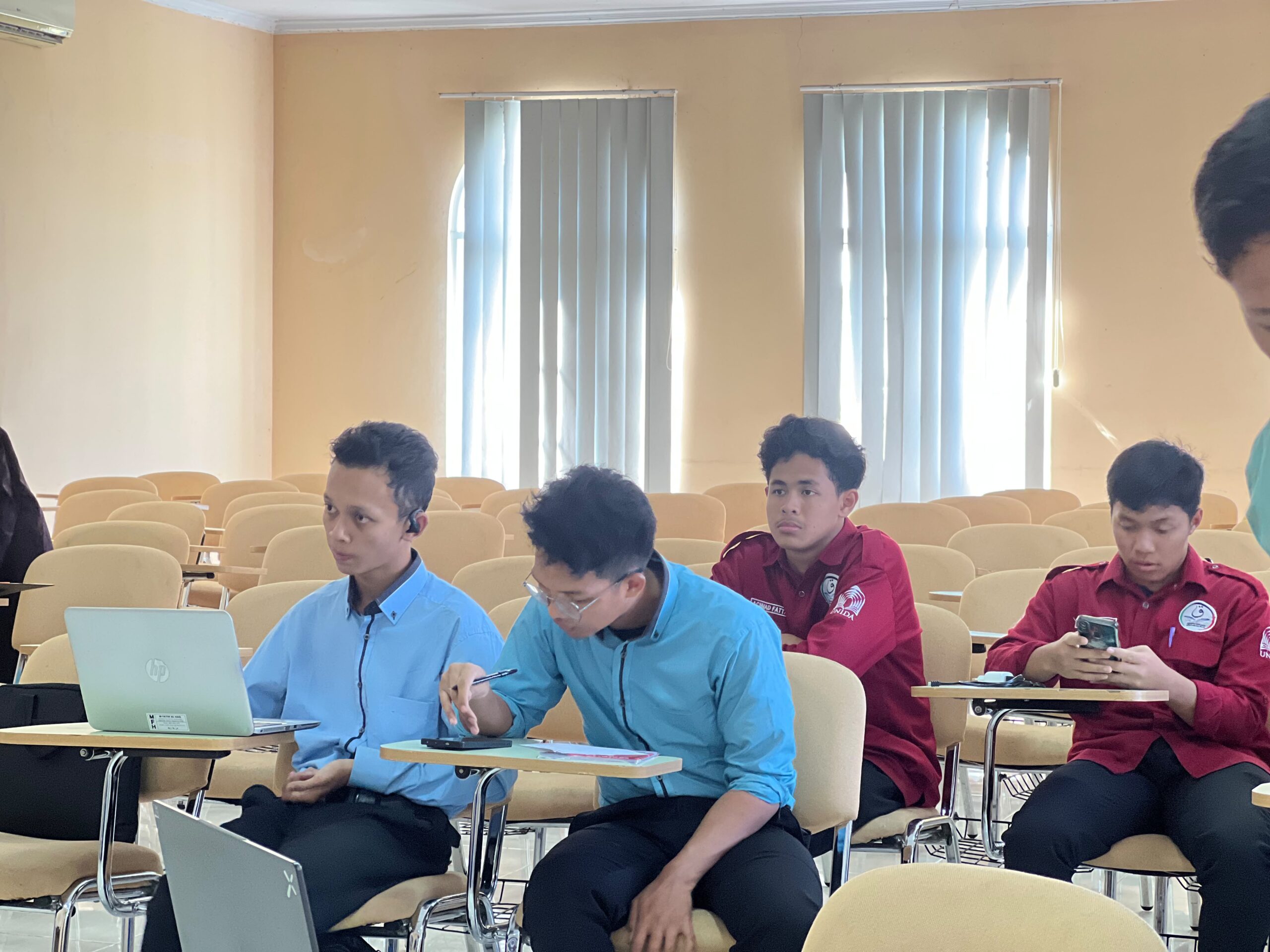 Mahasiswa IQT UNIDA Gontor mengikuti Pelatihan Mufassir di Hall Sirah