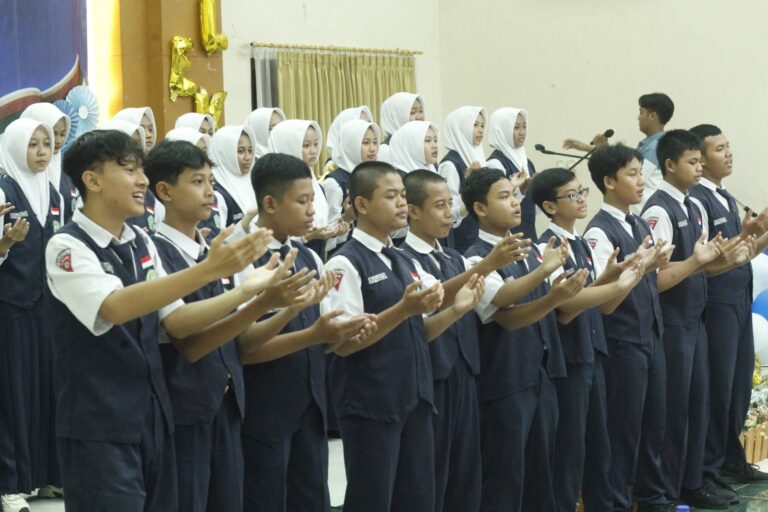 Penutupan Arabic Quranic Camp MTsN 1 Trenggalek Berlangsung Khidmat dan Meriah