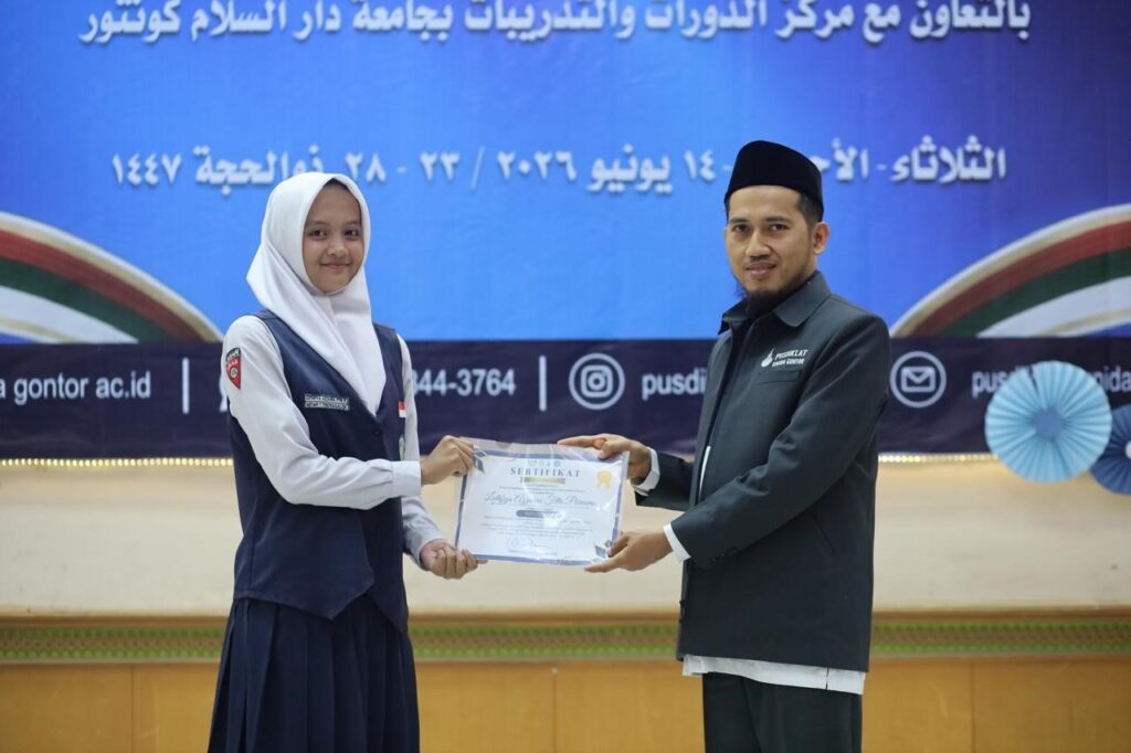 Penutupan Arabic Quranic Camp MTsN 1 Trenggalek di Hall CIOS UNIDA Gontor berlangsung meriah
