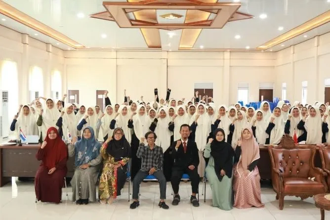 Public Lecture Prodi HI UNIDA Gontor tentang geopolitik, hukum humaniter, dan peran media global