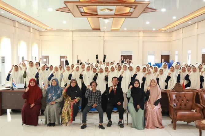Public Lecture Prodi HI UNIDA Gontor tentang geopolitik, hukum humaniter, dan peran media global