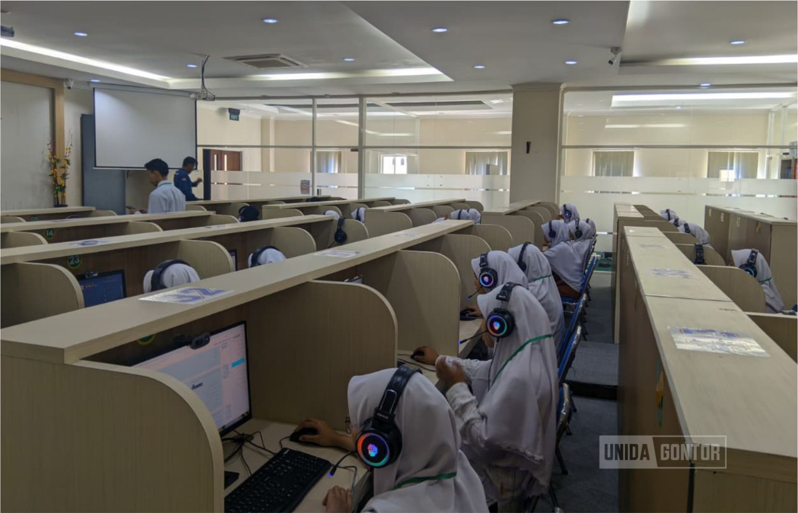 Peserta mengikuti Tes Tahdid Al-Mustawa Universitas Al-Azhar di UNIDA Gontor.