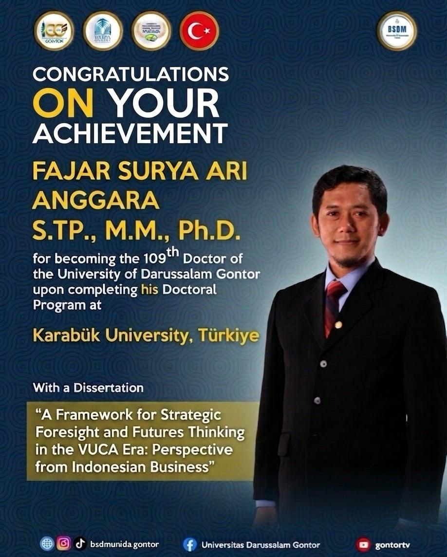 Tiga doktor baru UNIDA Gontor bersama capaian akademik disertasi masing-masing.