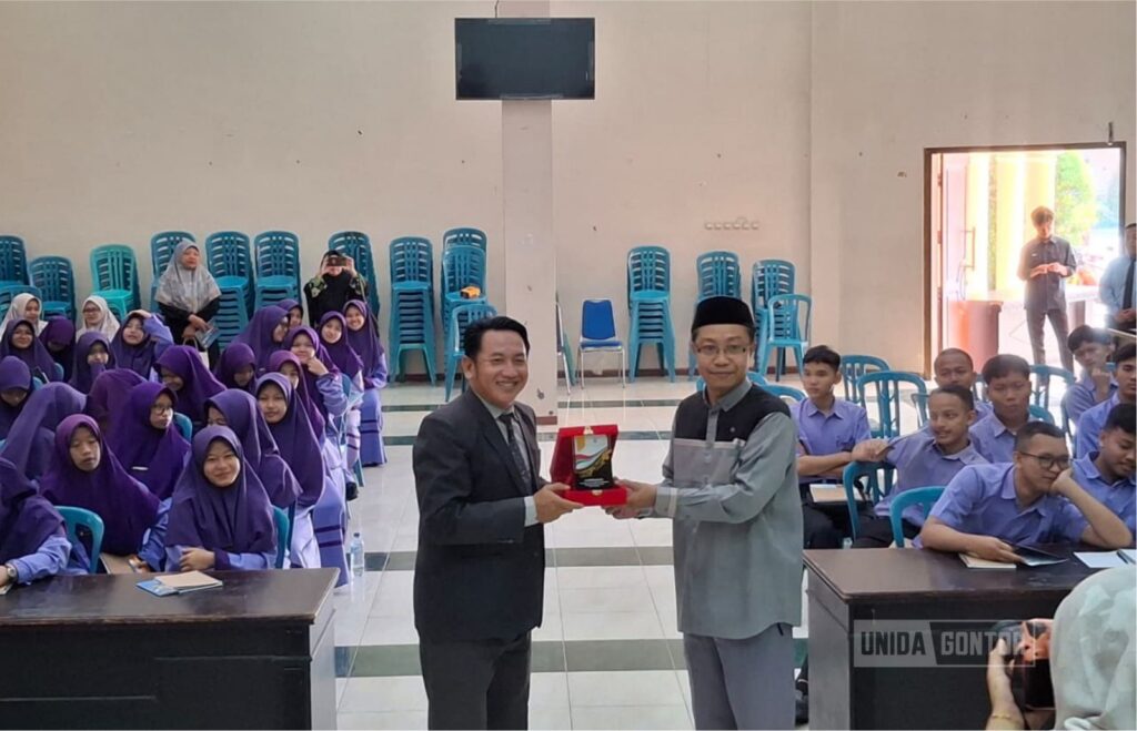 Kunjungan edukatif PPM Al Hasyimiyah Cilegon ke UNIDA Gontor di Hall CIOS