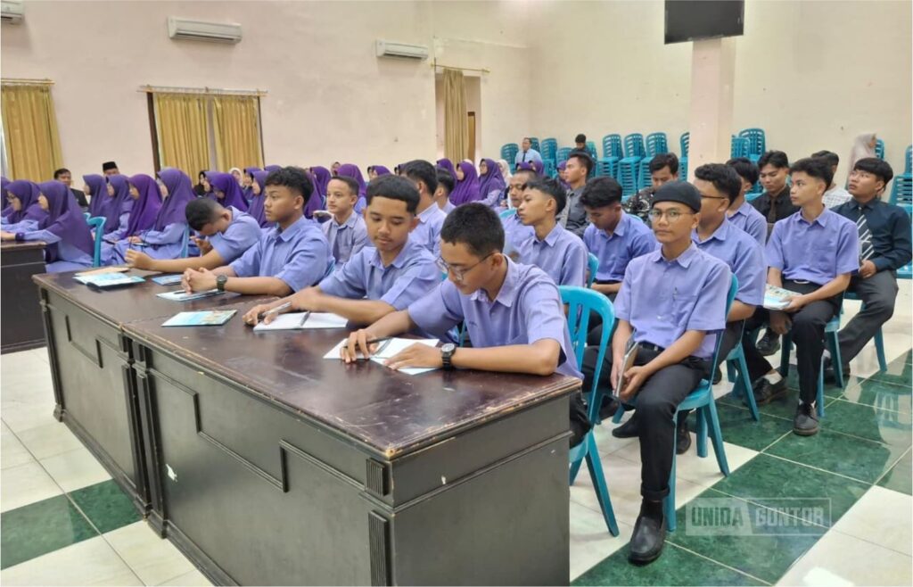 Kunjungan edukatif PPM Al Hasyimiyah Cilegon ke UNIDA Gontor di Hall CIOS
