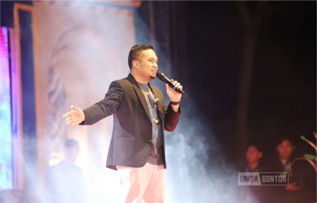 Al-Hambra Spectacular Show X: Beyond The Legacy pada Milad ke-63 UNIDA Gontor di panggung utama Gedung Terpadu.