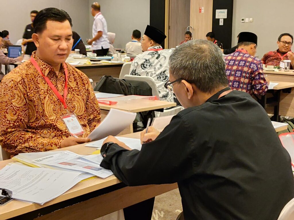 Empat dosen UNIDA Gontor menerima sertifikasi kompetensi nazhir wakaf tingkat nasional dari LSP BWI dan BNSP.