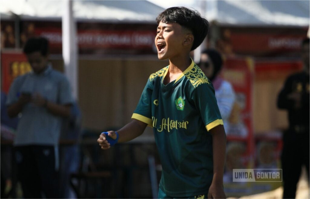 Empat tim memastikan lolos ke babak semifinal Turnamen Mini Soccer SD dan MI se-Ponorogo Milad ke-63 UNIDA Gontor.
