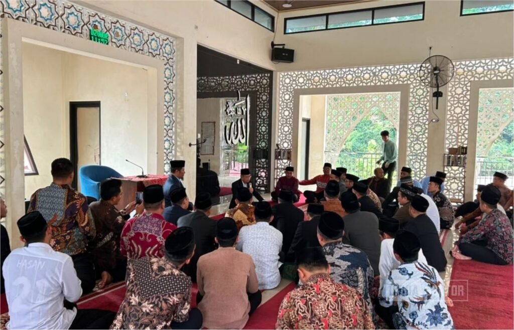 Ketua Senat UNIDA Gontor Hadiri Wisuda Perdana Alumni Pesantren Mumtaza Banjarnegara