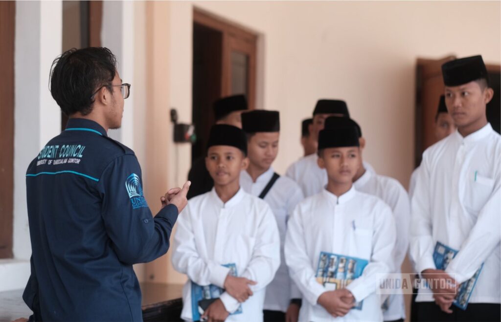 Santri Pondok Darussalam Sukaraja saat mengikuti kunjungan edukatif di UNIDA Gontor