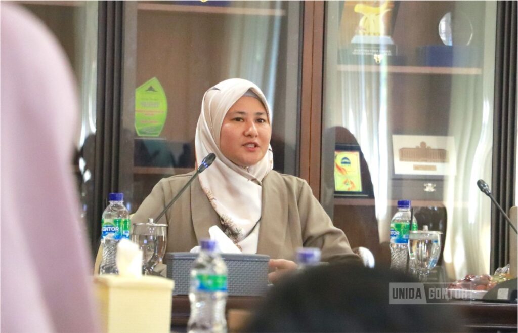 Dr. Norwahida Yaakub menyampaikan materi tentang safety laboratorium ISO/IEC 17025