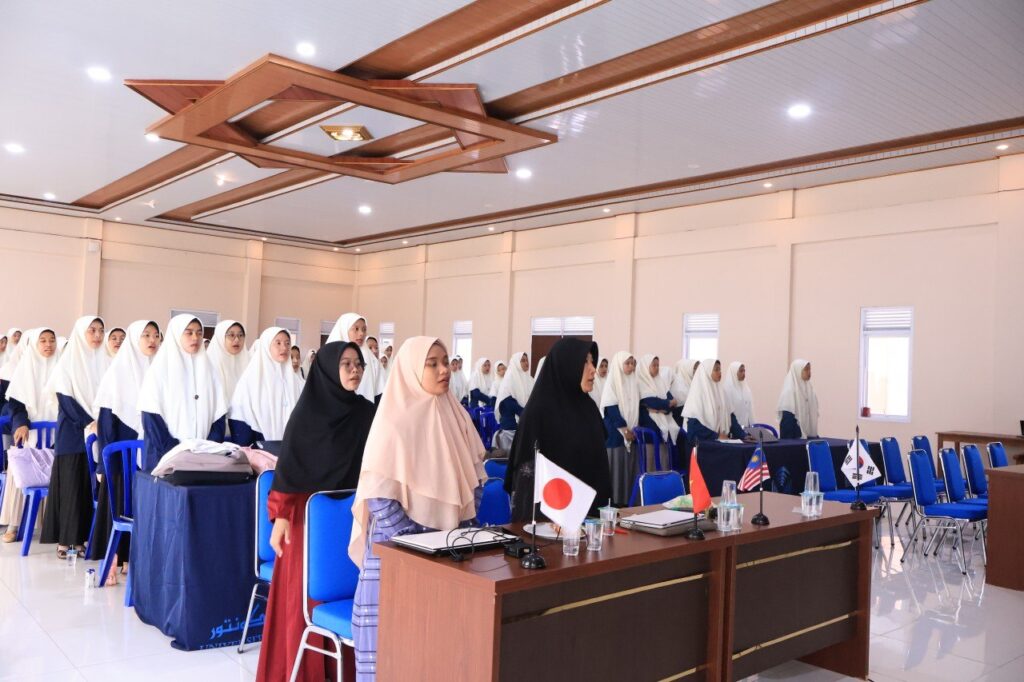 LABIRIN UNIDA Gontor menghadirkan pakar Hubungan Internasional UMY dalam public lecture dan persiapan karier akademik mahasiswa