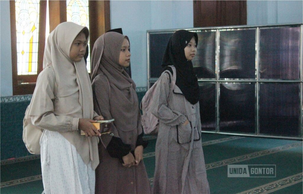 Peserta Lomba Tilawah Al-Qur'an dalam rangka Milad ke-63 UNIDA Gontor