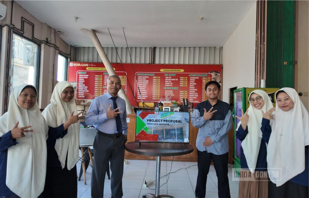 Mahasiswi ILKOM UNIDA Gontor Presentasikan Proposal Produksi Media PR kepada Roya Mart