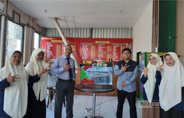 Mahasiswi ILKOM UNIDA Gontor Presentasikan Proposal Produksi Media PR kepada Roya Mart