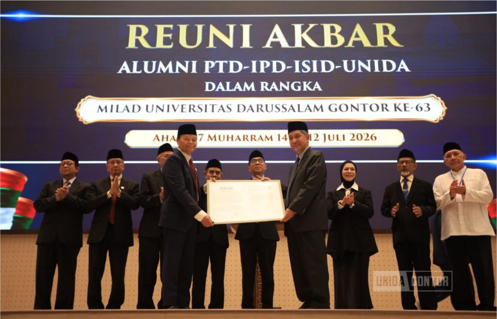 Reuni Akbar Alumni PTD IPD ISID UNIDA Gontor bersama pimpinan dan tamu kehormatan
