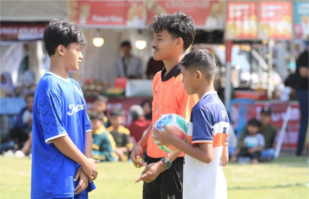 SDIT Qurrata A’yun juara Turnamen Mini Soccer Milad ke-63 UNIDA Gontor