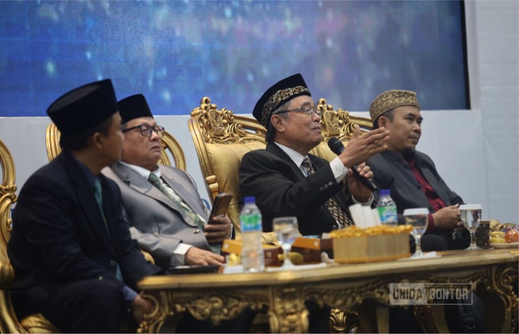 Sarasehan Guru Besar dan Doktor Alumni Gontor di Universitas Darussalam Gontor membahas sistem dan nilai Gontor menuju World Class University.