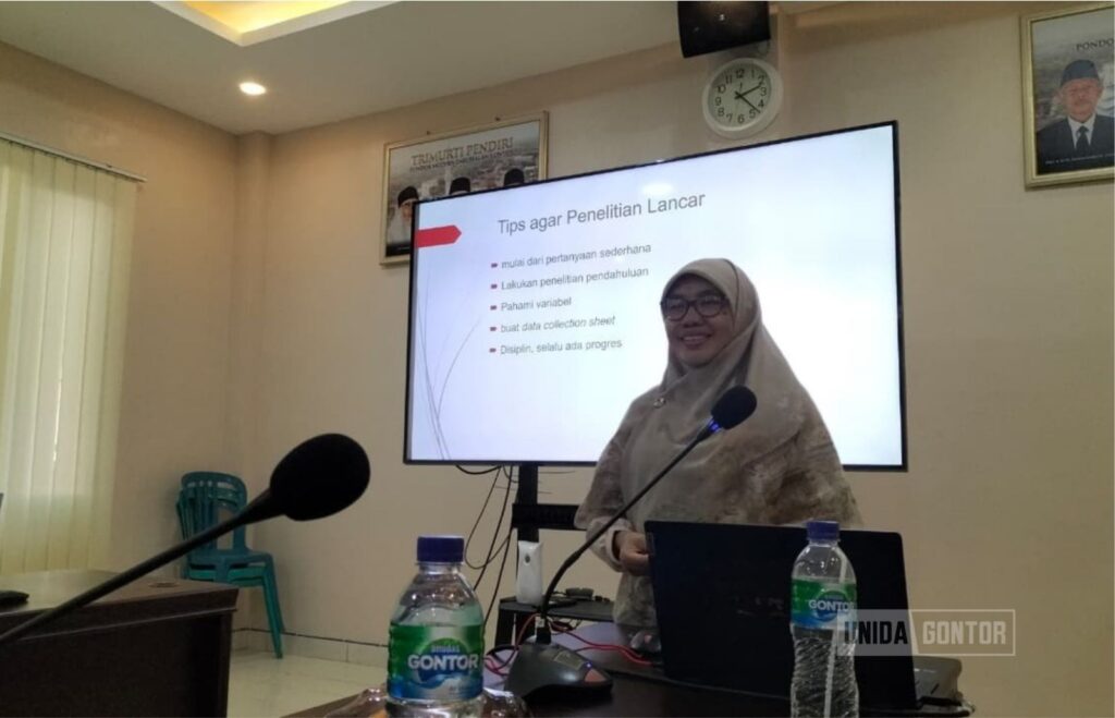 Mahasiswa Program Studi Farmasi UNIDA Gontor mengikuti Short Course Clinical Research in Hospital bersama apt. Marik Sri Husnul Khotimah, S.Farm., Apt.